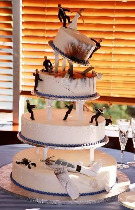 Funny Picture James Bond 39s Wedding Cake