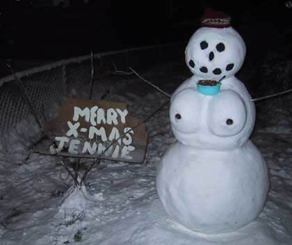 Funny Picture - A SnowWoman For A Change
