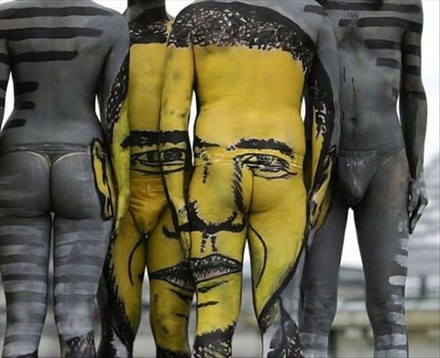 Funny Picture - Barack Body Paint Illusion