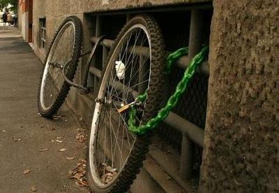 Funny Picture - Ineffective Bike Locks