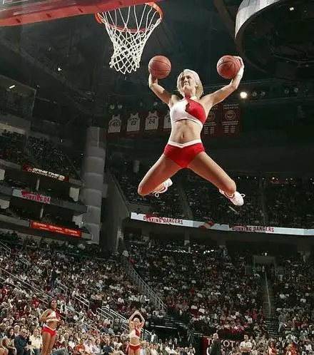 Funny Picture - Babe Double Dunk