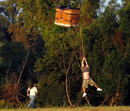 Funny Picture - Hot Air Ballon Screw Up