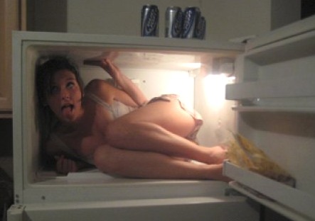 Funny Picture - Hot Girl Keeping Cool